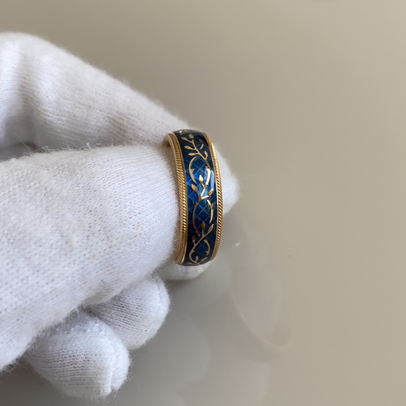 Wellendorff Forget-Me-Not Yellow Gold Blue Ring. - Picture 9 of 16